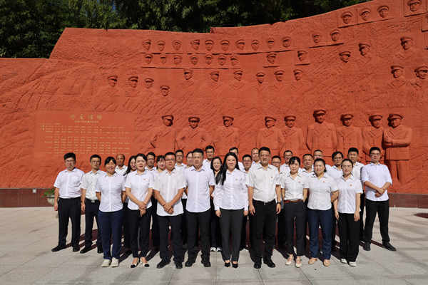 光影铭刻历史，，，初心映照未来——六安公司党总支开展主题党日活动